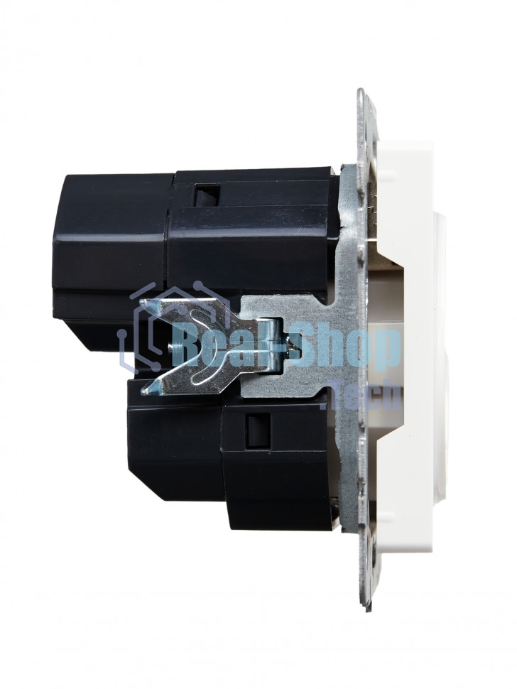 Розетка 1-местная IEK BRITE РЮш10-2-БрБ (BR-R14-16-U21-D31-K01) с заземлением, с защитными шторками, 16А, с USB A+A 5В 3,1А, белый
