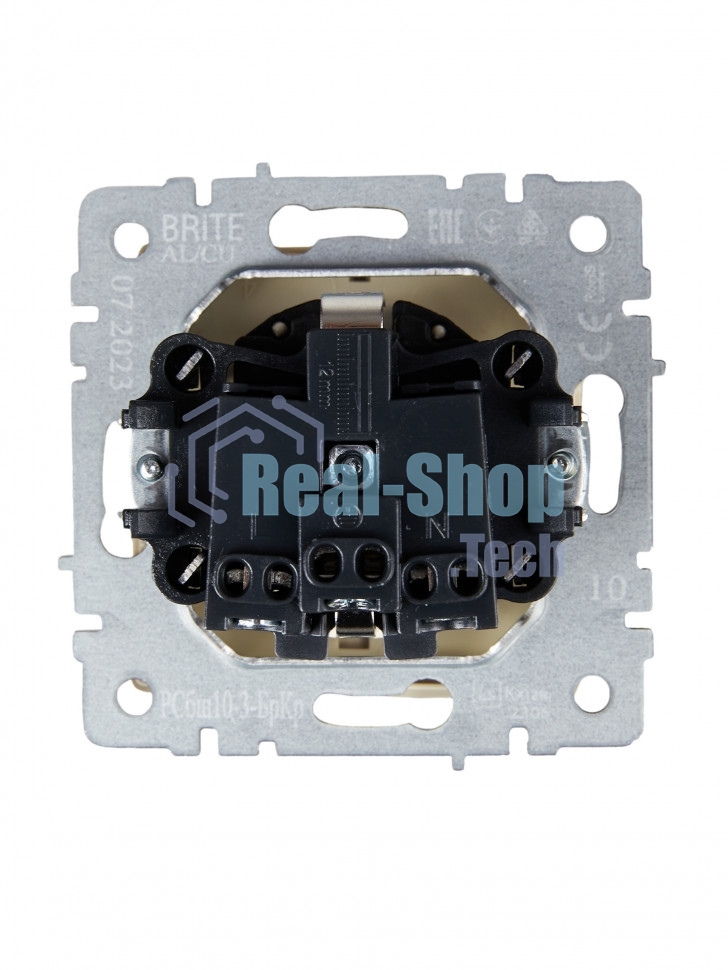 Розетка 1-местная IEK BRITE РСбш10-3-БрКр (BR-R16-16-K10) с заземлением, с защитными шторками и крышкой, 16А, IP20, бежевый