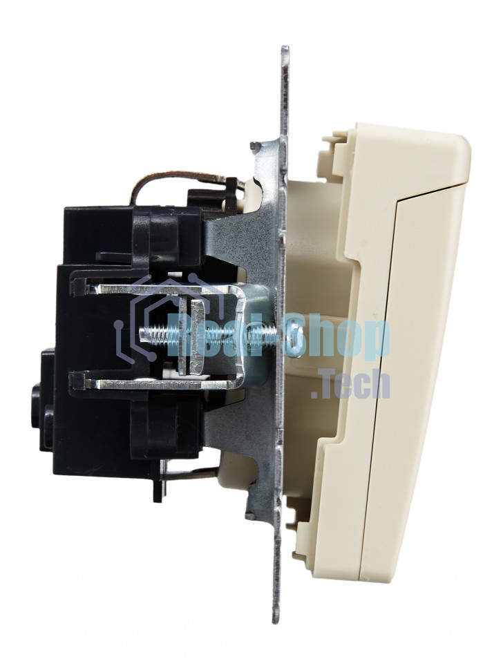 Розетка 1-местная IEK BRITE РСбш10-3-БрКр (BR-R16-16-K10) с заземлением, с защитными шторками и крышкой, 16А, IP20, бежевый