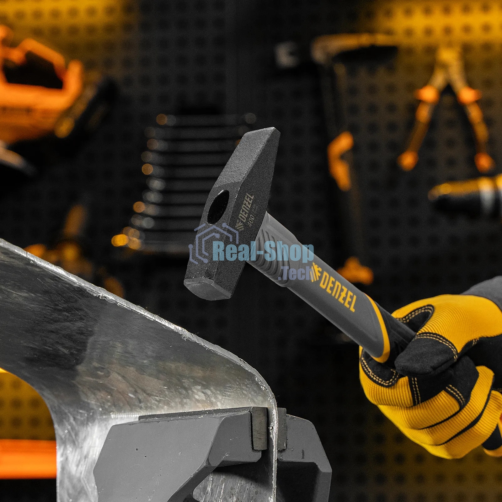 Молоток слесарный Denzel 400 г, кованый, фибергласовая рукоятка c TPR покрытием