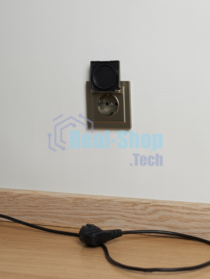Розетка 1-местная BRITE IEK РСбш10-3-БрШ (BR-R16-16-K37) с заземлением, с защитными шторками и крышкой, 16А, IP20, шампань