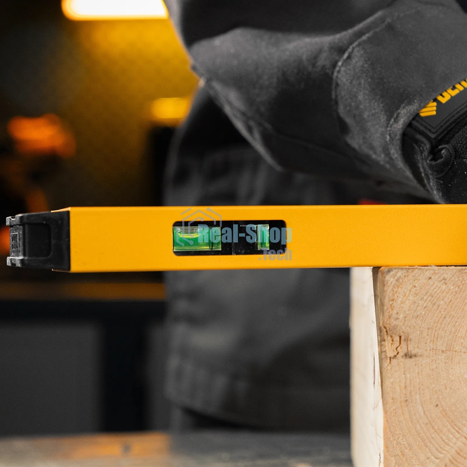 Уровень алюминиевый Denzel 33692 магнит., фрезерованный, 3 глазка (1 зеркал.), 0,5 мм/м, 800 мм