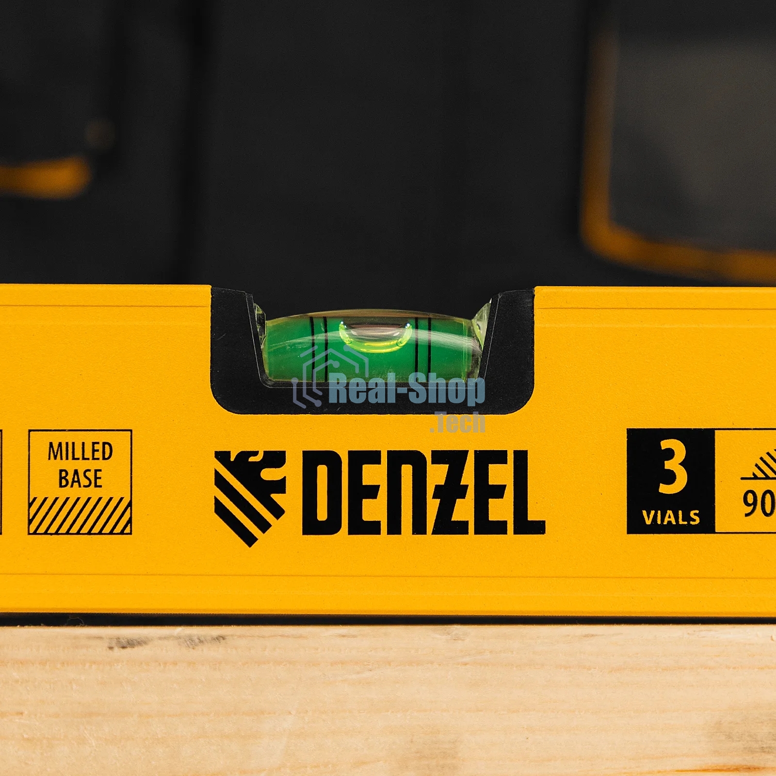 Уровень алюминиевый Denzel 33692 магнит., фрезерованный, 3 глазка (1 зеркал.), 0,5 мм/м, 800 мм