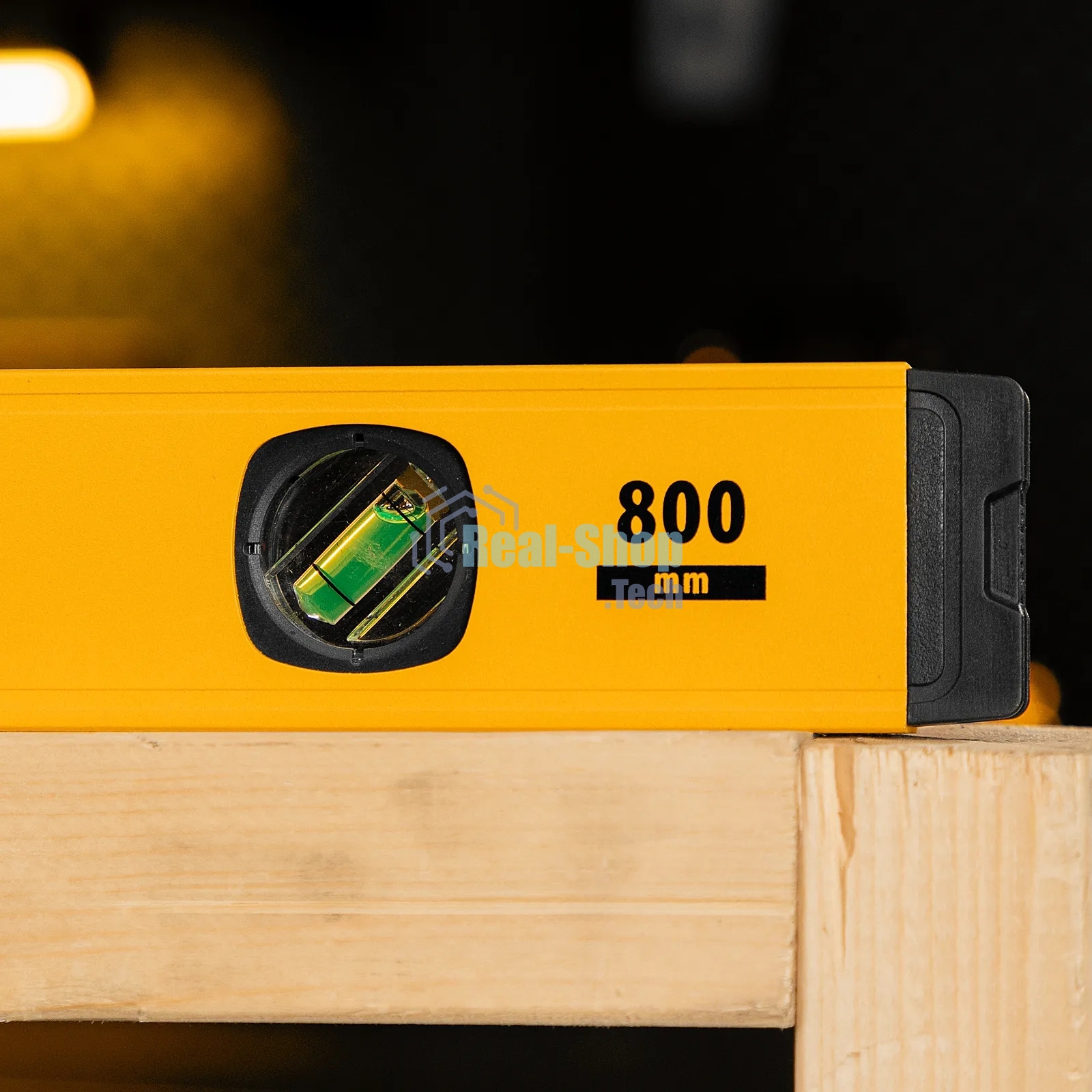 Уровень алюминиевый Denzel 33692 магнит., фрезерованный, 3 глазка (1 зеркал.), 0,5 мм/м, 800 мм