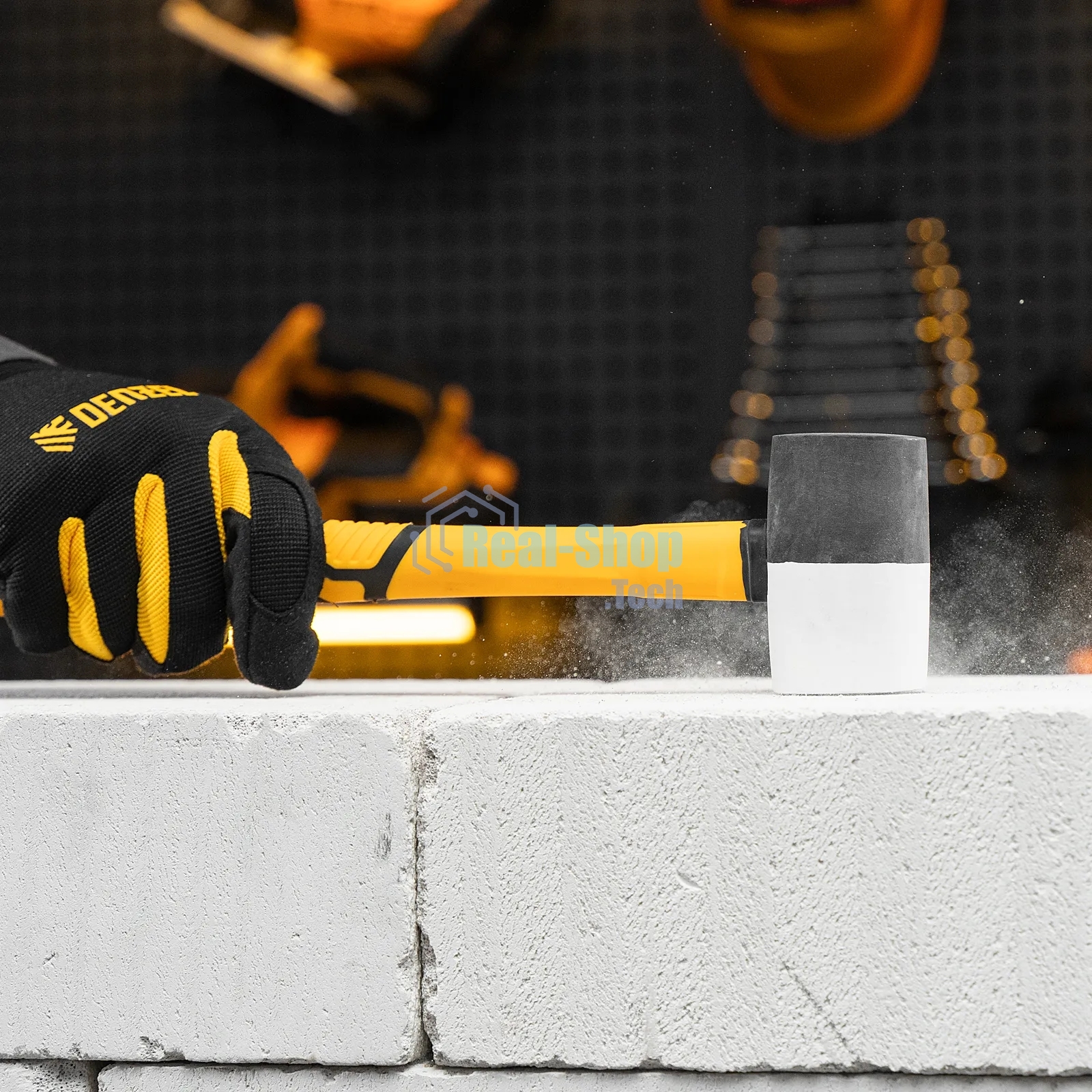 Киянка резиновая Denzel 225 г, черно-белая, фибергласовая рукоятка c TPR покрытием