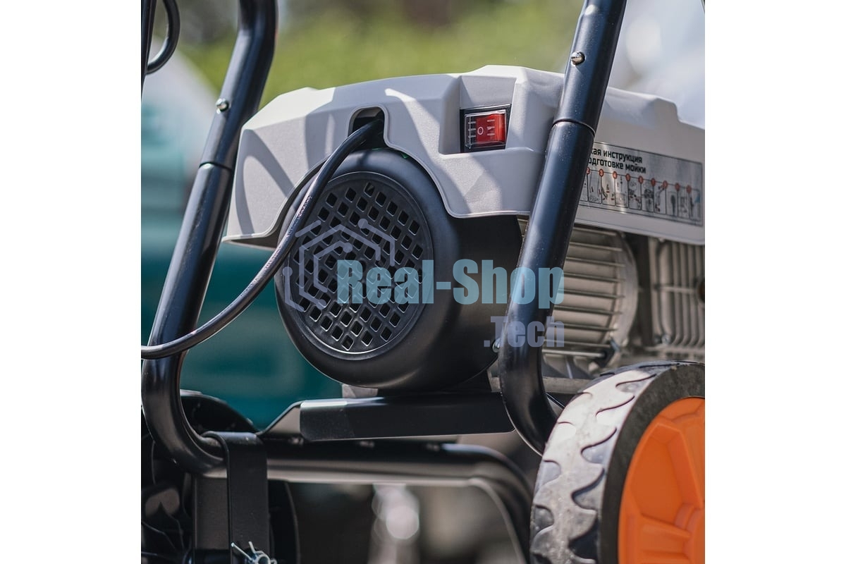 Мойка высокого давления Bort KEX-2800 2500 Вт, максимальное давление 125 бар, рабочее давление 105 бар, 12 л/мин, 23 кг, набор аксессуаров 10шт