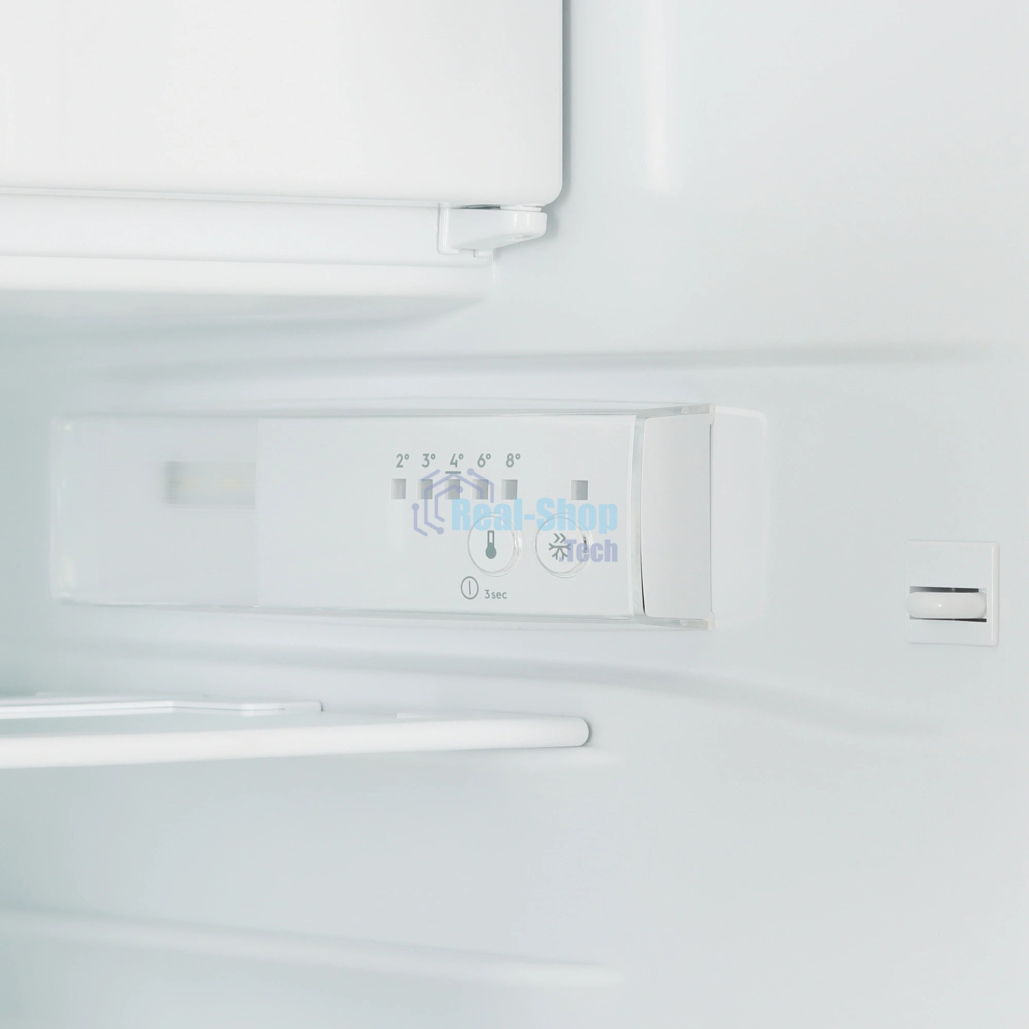 Встраиваемый холодильник Electrolux LFB3AE82R c МК, объем МК 16 л, полезный объем холодильника 94 л, механическое управление, В=82см, Ш=56 см, статическая система, крепление дверцы на направляющих, класс энергопотребления - А++.