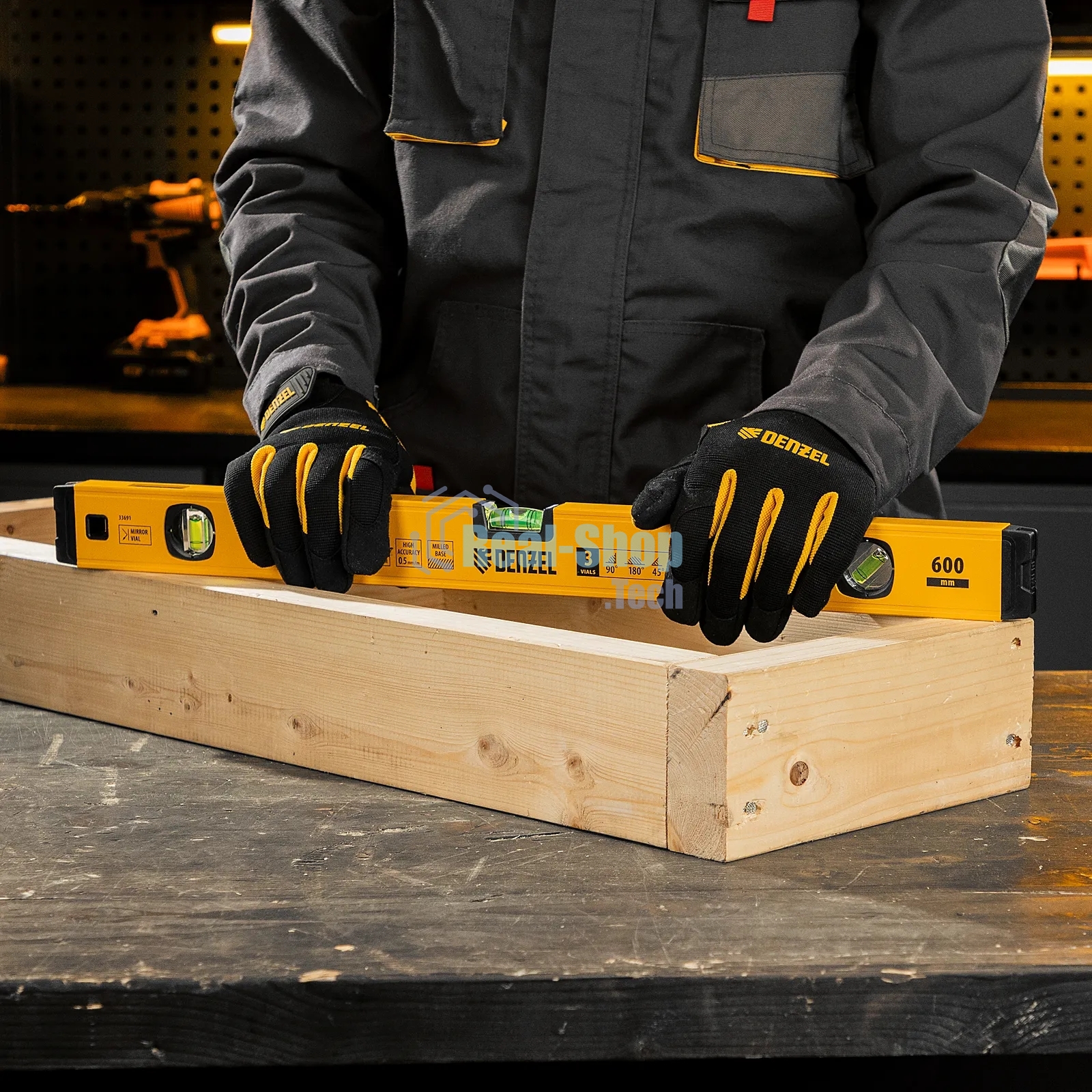 Уровень алюминиевый Denzel магнит., фрезерованный, 3 глазка (1 зеркал.), 0,5 мм/м, 600 мм