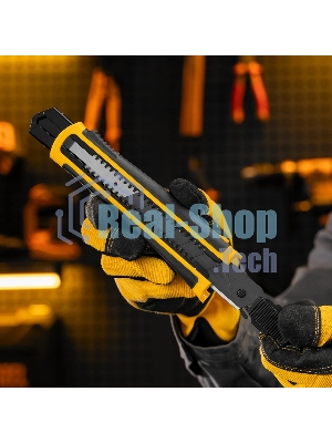 Нож Denzel 25 мм, сменное лезвие, SK4, корпус из ABS + TPR, торцевой зажим