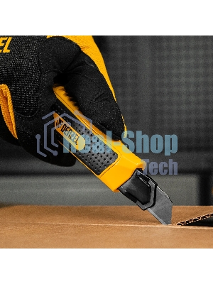 Нож Denzel 18 мм, сменное лезвие, SK4, корпус из цинкового сплава + TPR, торцевой зажим