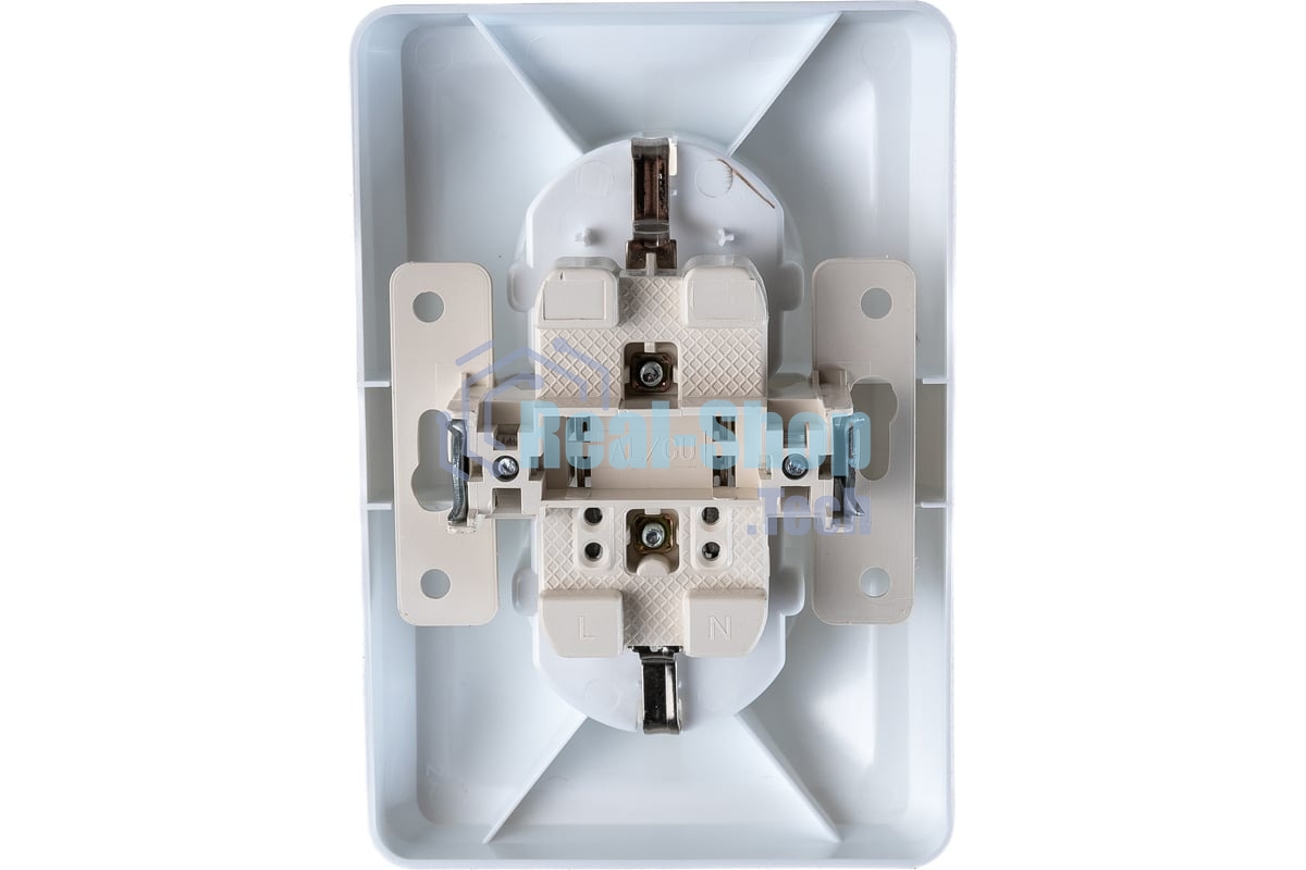 Розетка 2-м СП Вега РС12-3-ВБ с заземл. контактом без защ. штор 16А белый ИЭК ERV21-K01-16-DM