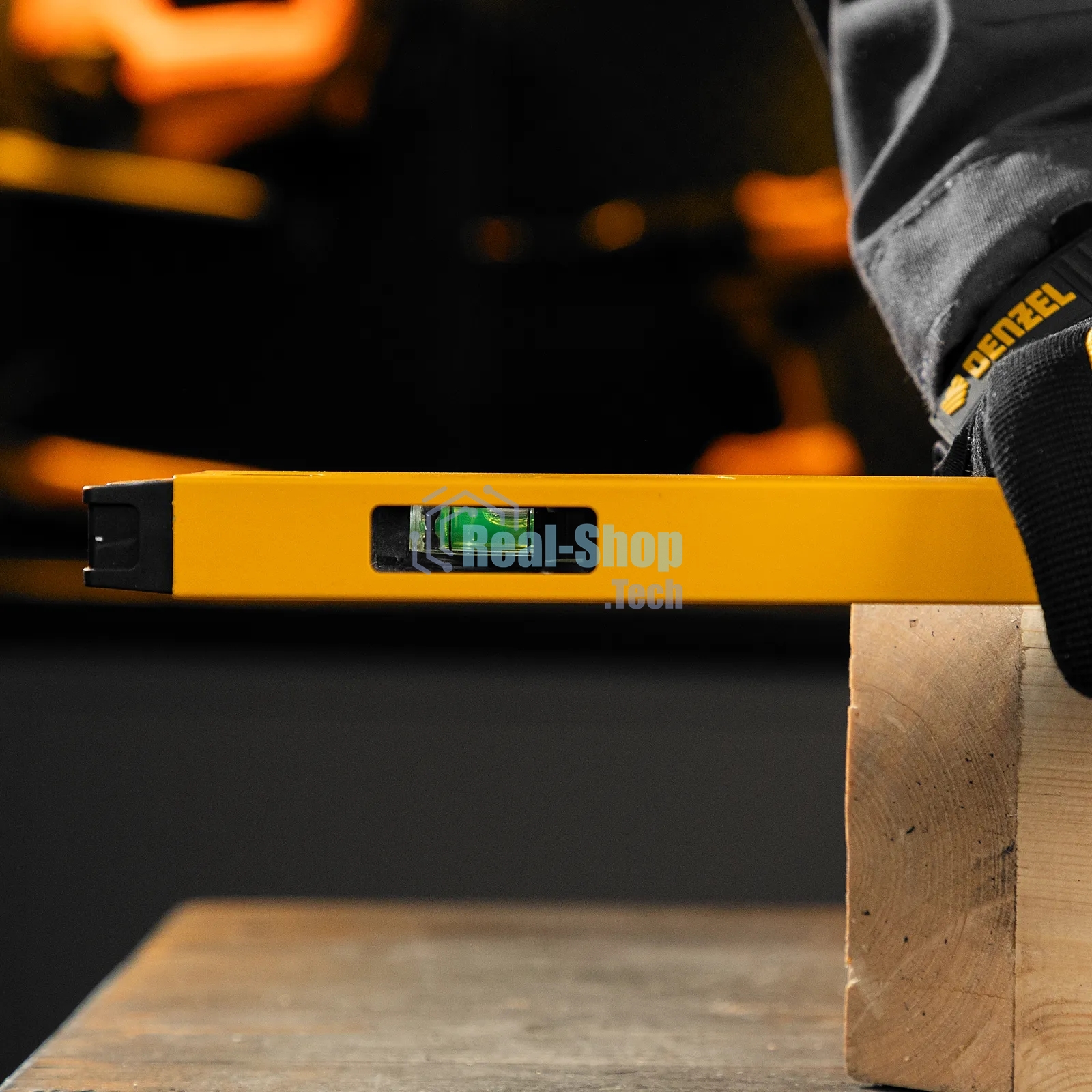 Уровень алюминиевый Denzel магнит., фрезерованный, 3 глазка (1 зеркал.), 0,5 мм/м, 600 мм