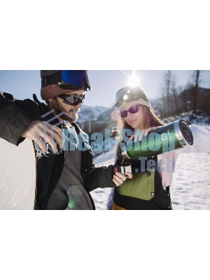 Термос Арктика 106-1200 зеленый, узкое горло 1,2 л, американский дизайн, антивандальное покрытие, две чашки, холод/тепло 32 ч