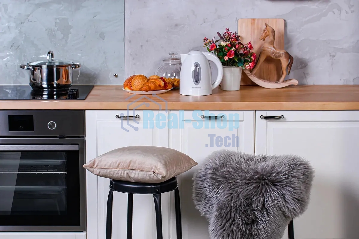 Чайник электрический Starwind SKP2211 1.7л. 2200Вт белый (корпус: пластик)