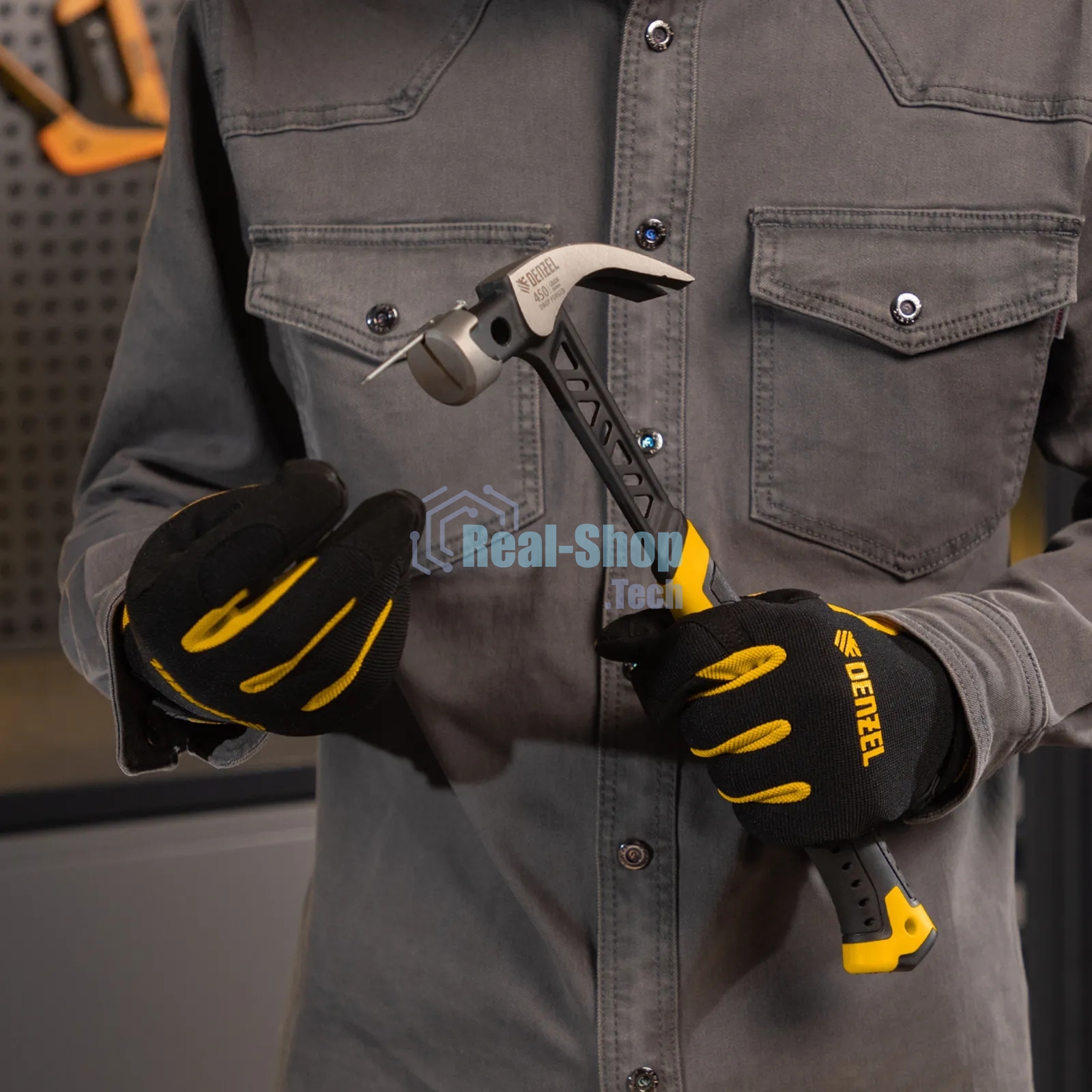 Молоток-гвоздодер Denzel 450 г, цельнокованый, боек с магнитом, двухкомп. обрезин. рук-ка