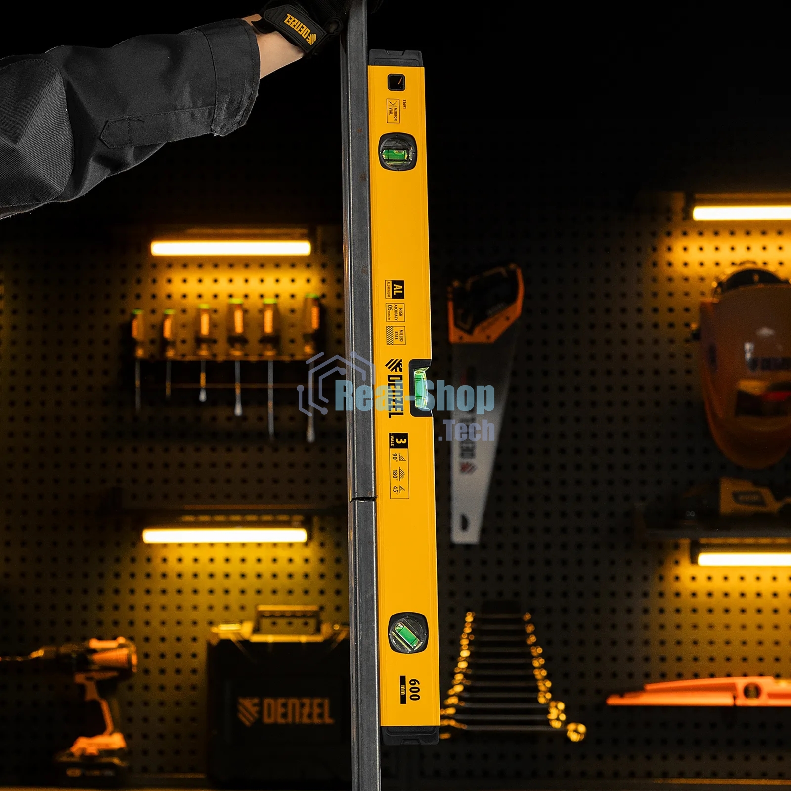 Уровень алюминиевый Denzel магнит., фрезерованный, 3 глазка (1 зеркал.), 0,5 мм/м, 600 мм