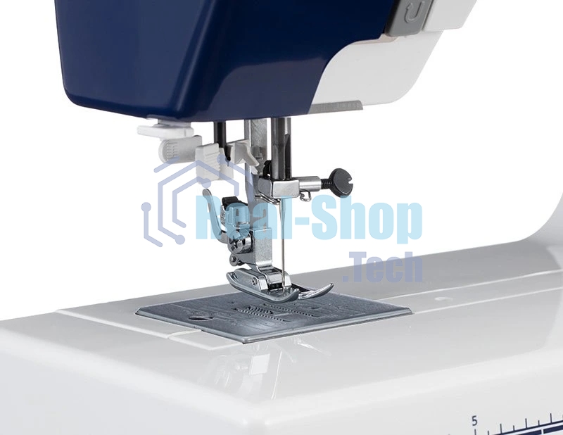 Швейная машина Janome SP901 белый/синий, электромеханическая, вертикальный качающийся, 15 операций, петля полуавтомат