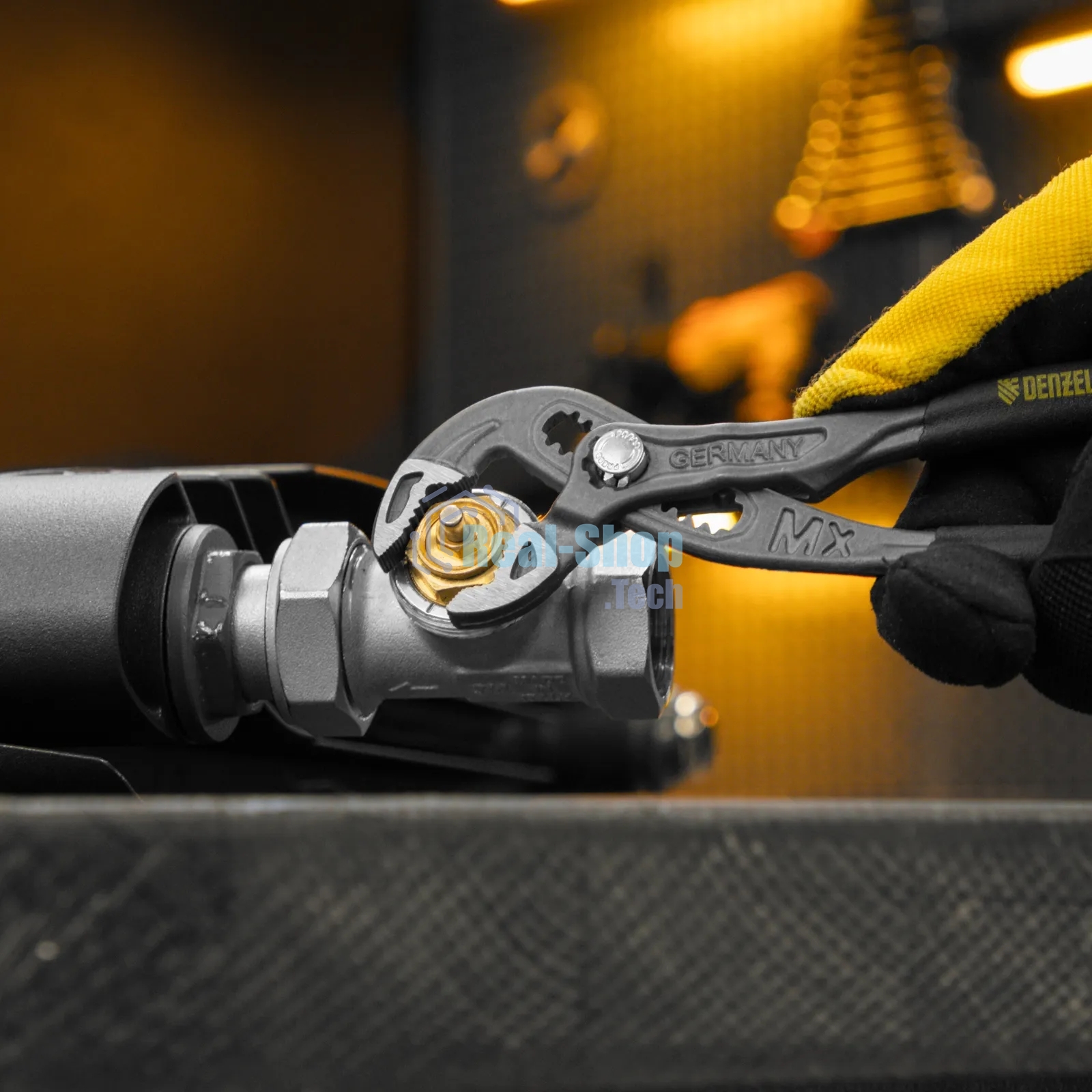 Клещи переставные Denzel кнопочный механизм, обливные рукоятки, 180 мм