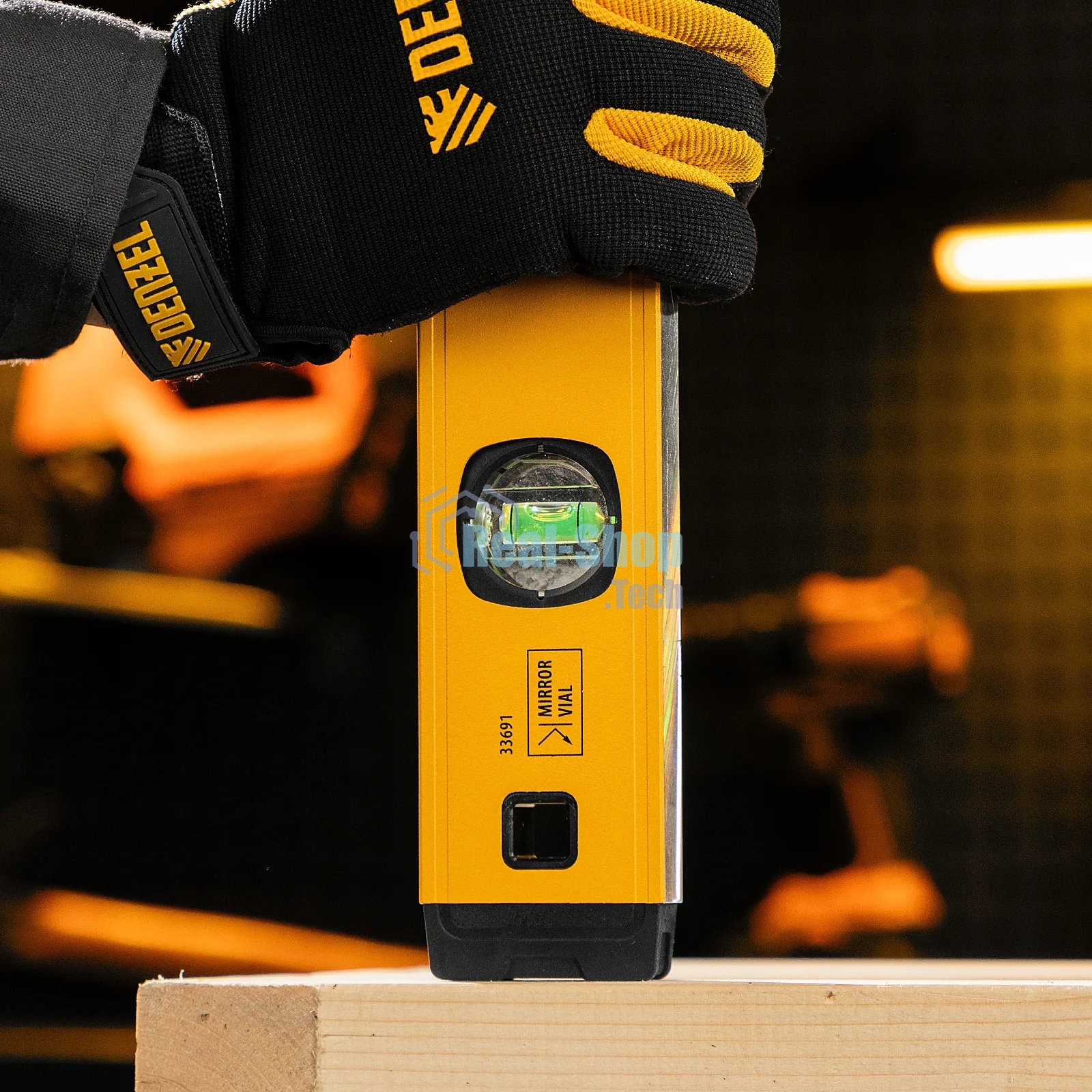 Уровень алюминиевый Denzel магнит., фрезерованный, 3 глазка (1 зеркал.), 0,5 мм/м, 600 мм