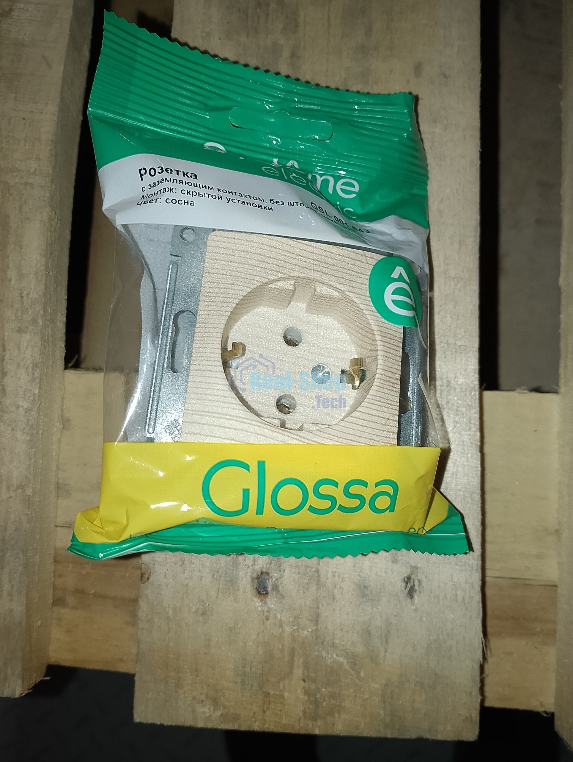 Розетка Glossa с заземлением, 16А, механизм, сосна