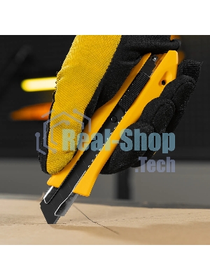 Нож Denzel 18 мм, сменное лезвие, SK4, метал. направляющая, нажимной фиксатор