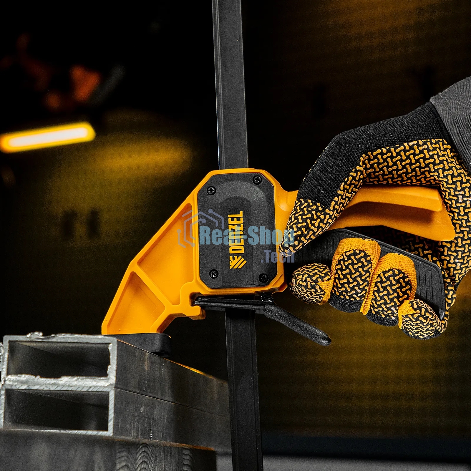 Струбцина Denzel F-образная, быстрозажимная, 300 х 80 мм, усиленный нейлоновый корпус