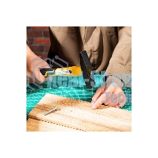 Молоток слесарный Deli DL442003 300 гр фибергласовая рукоять