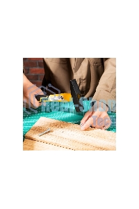 Молоток слесарный Deli DL442003 300 гр фибергласовая рукоять