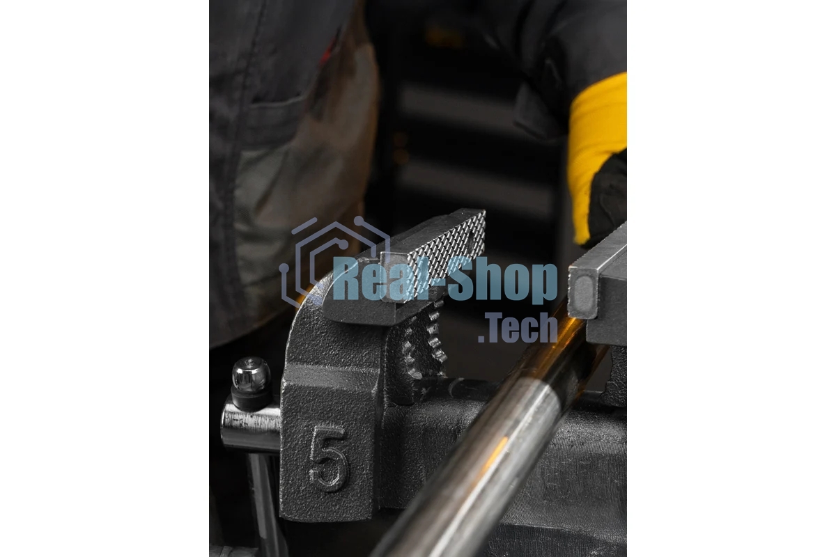 Тиски слесарные Denzel BVH-125, 125 мм, поворотные, стальная направляющая, с наковальней