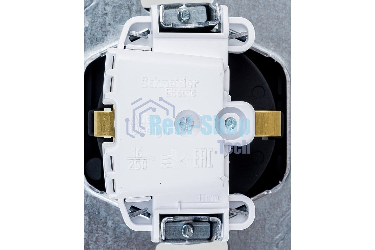 Механизм розетки 1-м СП AtlasDesign Aqua 16А IP44 с заземл. защ. шторки с прозрачной крышкой карбон SchE ATN441046