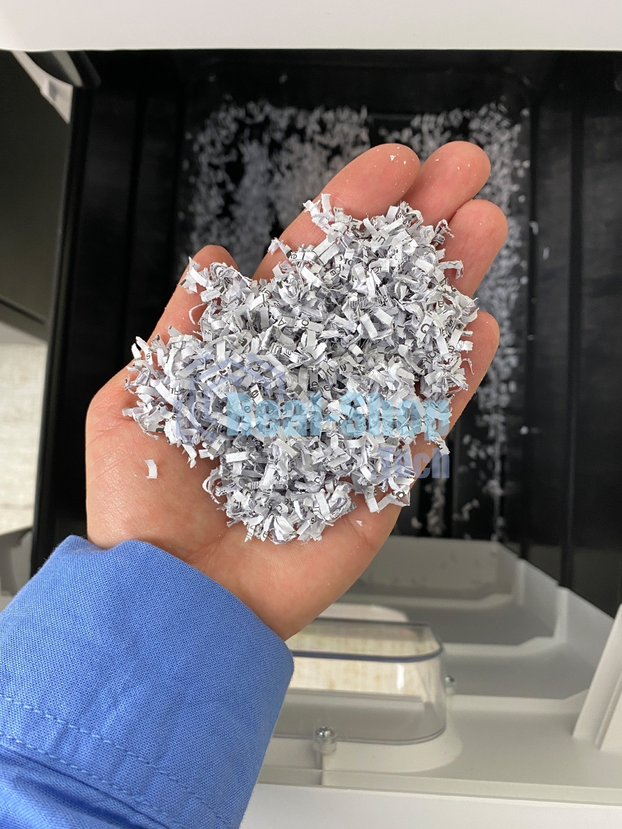 Шредер Heleos АП37-5 белый/белый с автоподачей (секр.P-5) фрагменты 220лист. 37лтр. скрепки скобы пл.карты