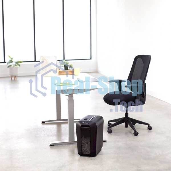 Шредер Fellowes PowerShred LX65 черный (секр.P-4)/перекрестный/10лист./22лтр./скрепки/скобы/пл.карты