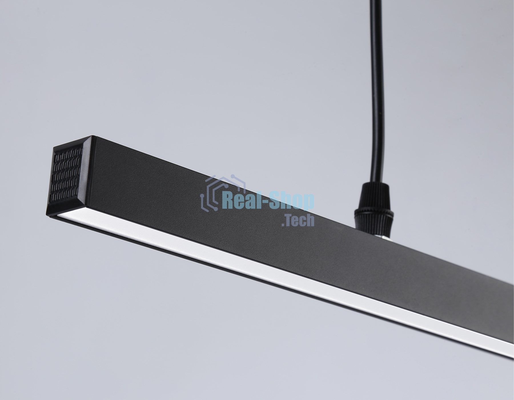 Трековый однофазный подвесной светодиодный светильник Ambrella light GL6787 BK черный LED 24W 4200K 600*22*1025