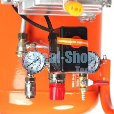 Компрессор Patriot EURO 50-260К 525306316 Мощность: 1.8 кВт; Напряжение: 230В~50Гц; Обороты двигателя: 2850 об/мин; Производительность: 260 л/мин; Объем ресивера: 50 л; Давление: 8 бар; Вес: 28,5