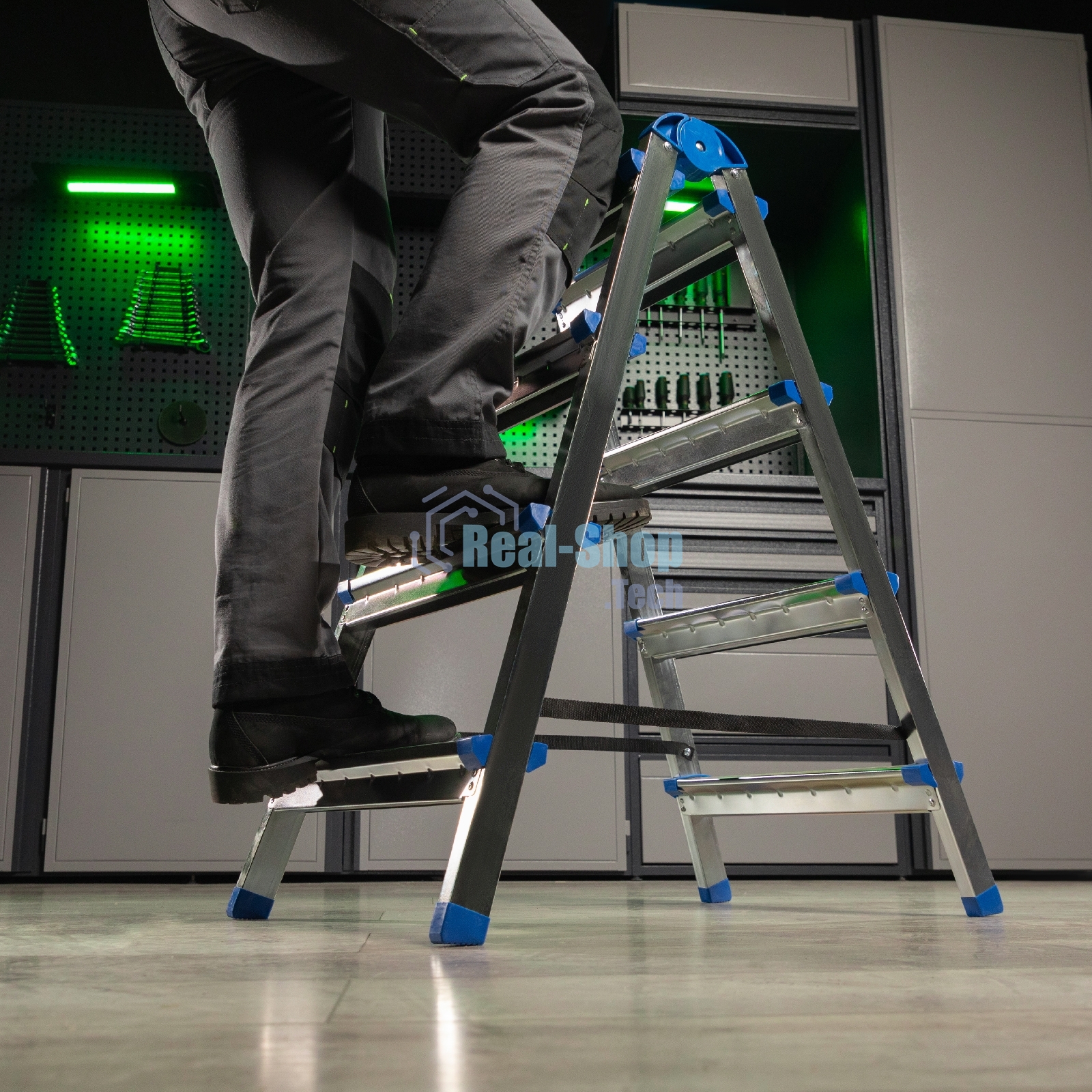 Стремянка двухсторонняя Сибртех 4 ст., сталь профиль, стальные ступени