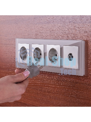 Розетка с заземлением и шторками (серебряный)