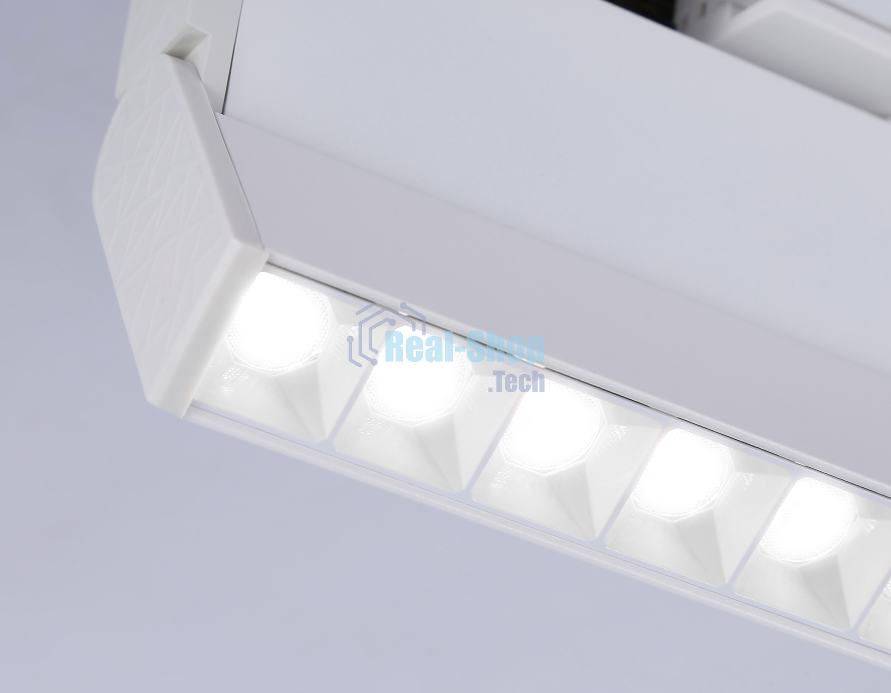 Трековый однофазный светодиодный светильник Ambrella light GL6816 WH белый LED 12W 4200K 24° 230*22*87