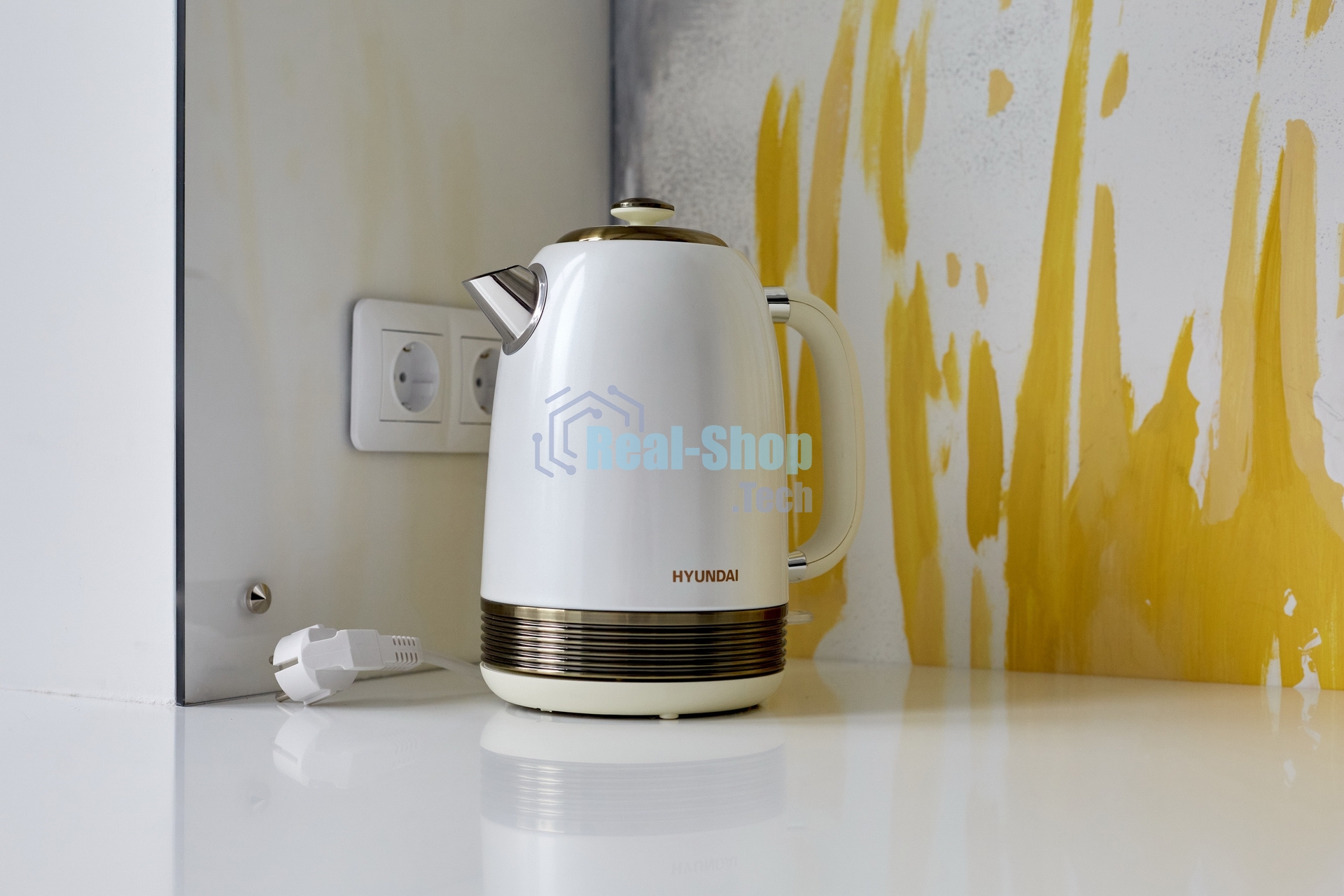 Чайник электрический Hyundai HYK-S4500 1.7л. 2200Вт жемчужный/золотистый (корпус: нержавеющая сталь/пластик)