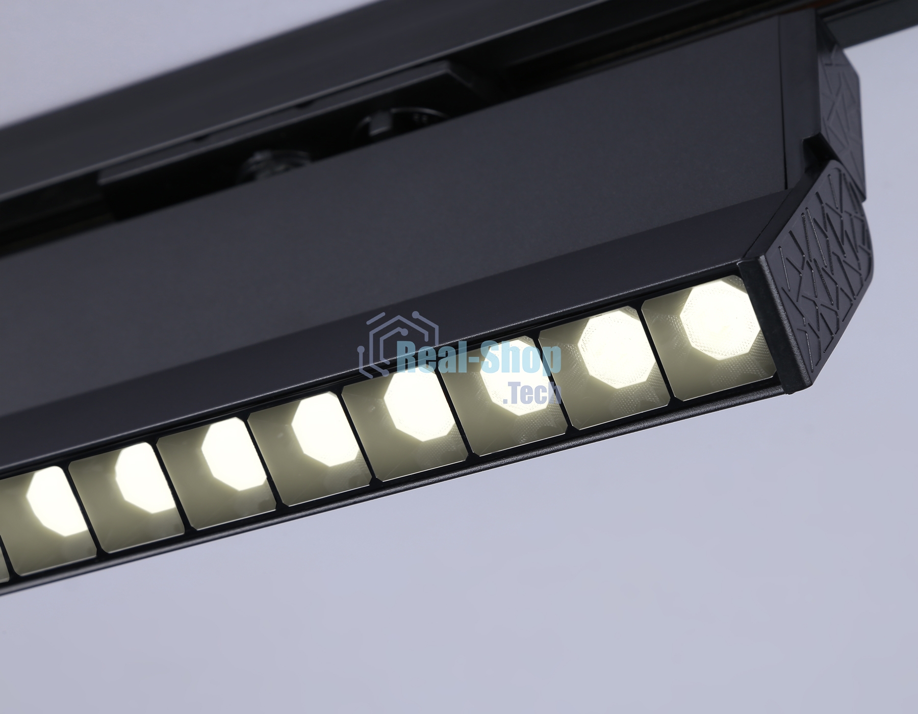 Трековый однофазный светодиодный светильник Ambrella light GL6817 BK черный LED 12W 3000K 24° 230*22*87