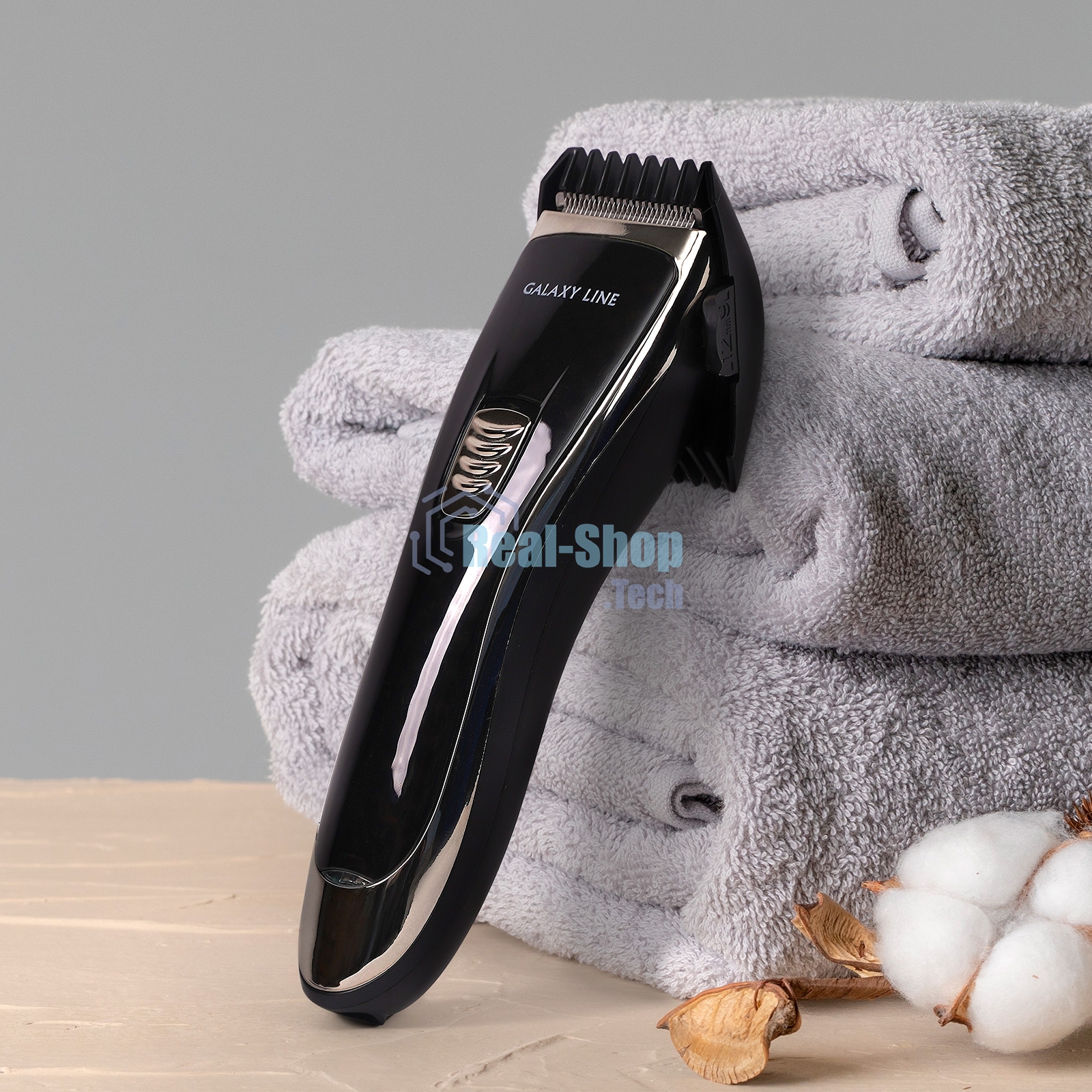 Набор для стрижки Galaxy Line GL 4165, черный, 3 Вт, время непрерывной работы до 1,5 ч, время зарядки около 2 часов, аккум. Li-Ion 3,7 В, емкость аккум. 600 мА*ч, лезвия из нержав. стали, ширина лезвия 40 мм, 2 насадки-расчески (3 и 6 мм, 9 и 12 мм), USB 