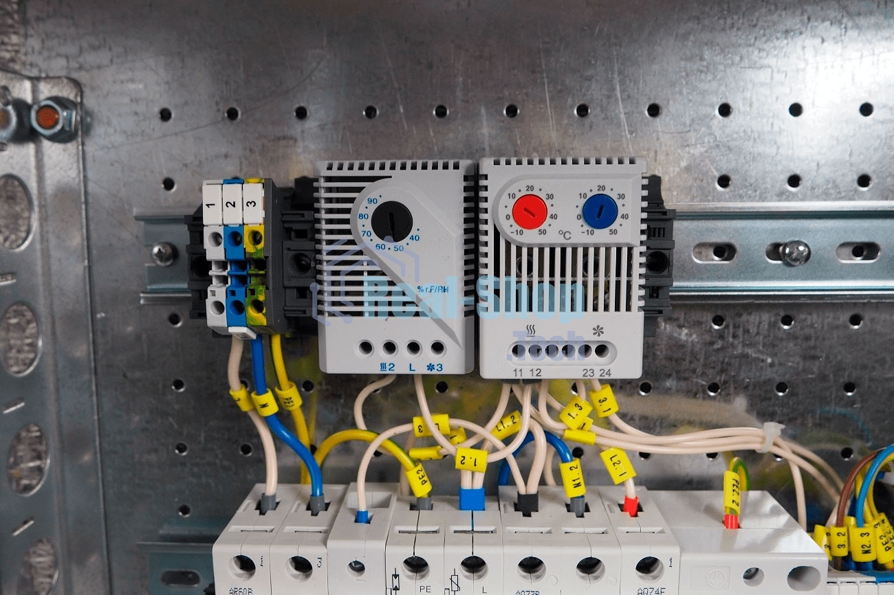 Шкаф уличный всепогодный настенный укомплект. 18U (Ш600хГ500), к. T1-IP54