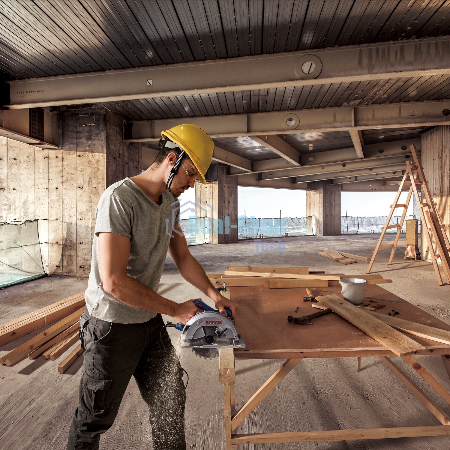 Циркулярная пила Bosch GKS 140 06016B3020