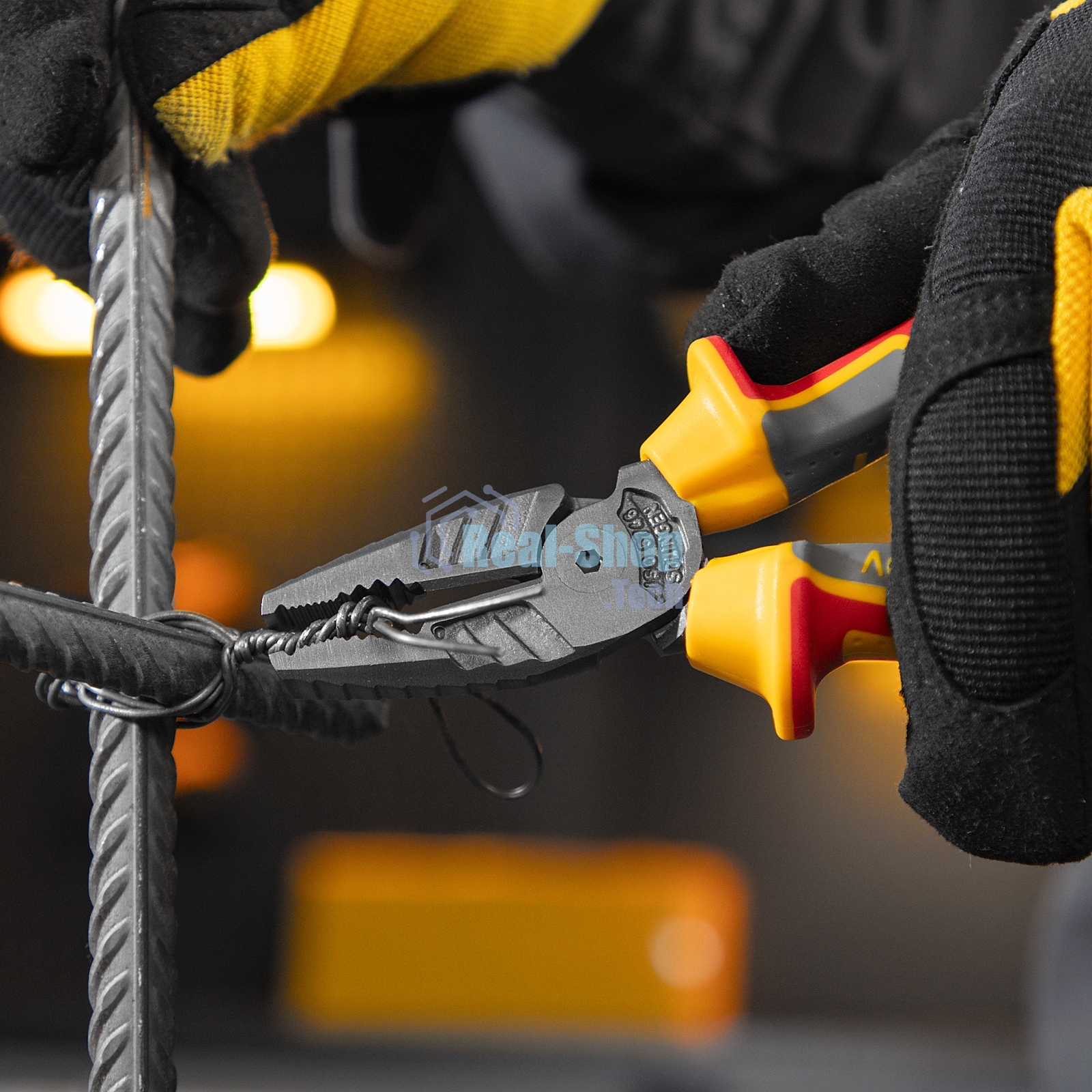 Плоскогубцы комбинированные Denzel диэлектрические трехкомпонентные рукоятки до 1000 В, 165 мм