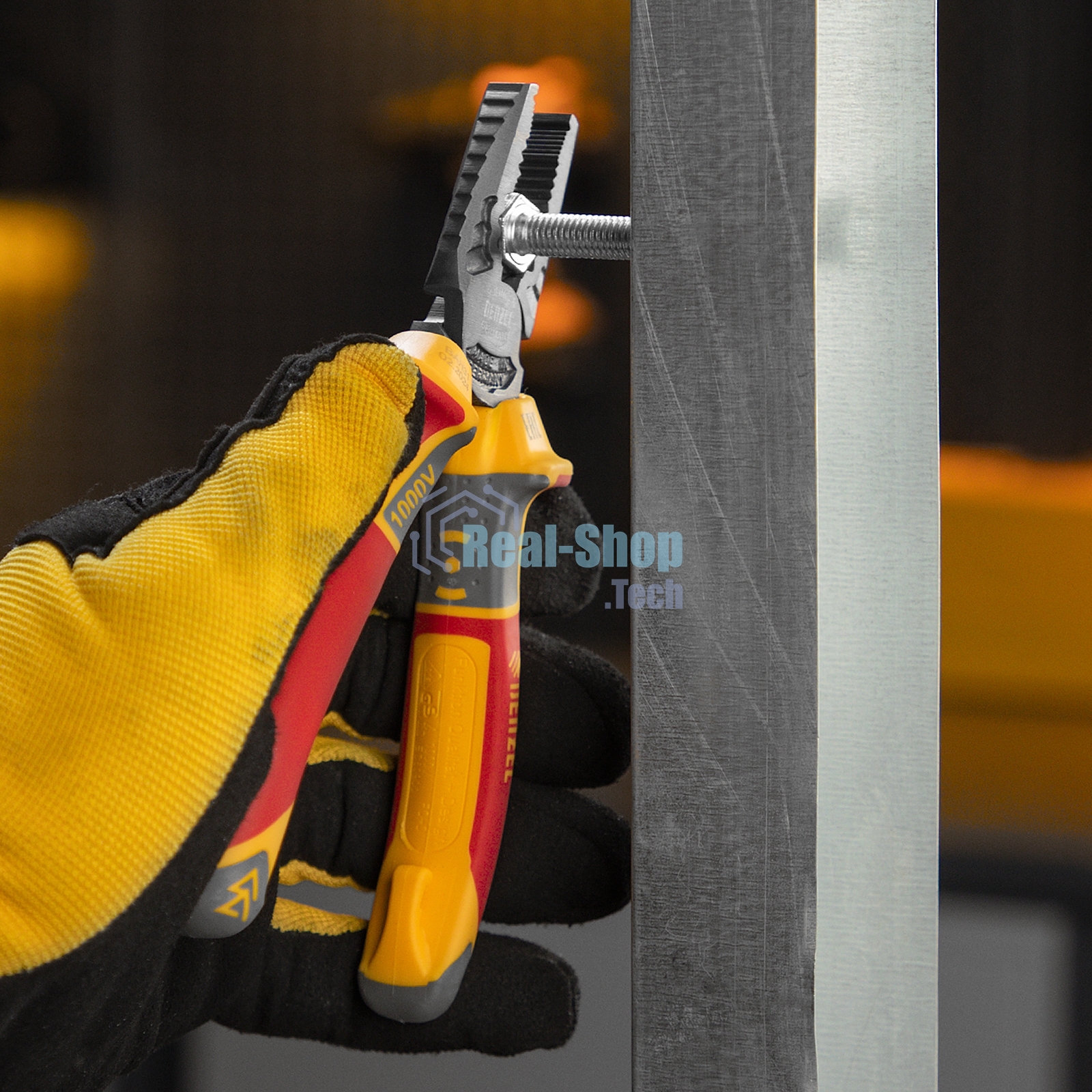 Плоскогубцы комбинированные Denzel диэлектрические трехкомпонентные рукоятки до 1000 В, 165 мм