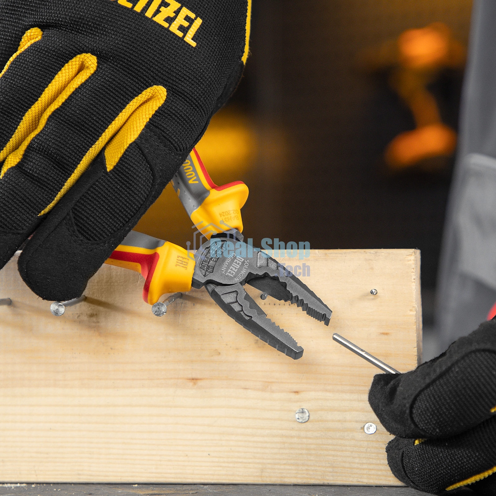 Плоскогубцы комбинированные Denzel диэлектрические трехкомпонентные рукоятки до 1000 В, 165 мм