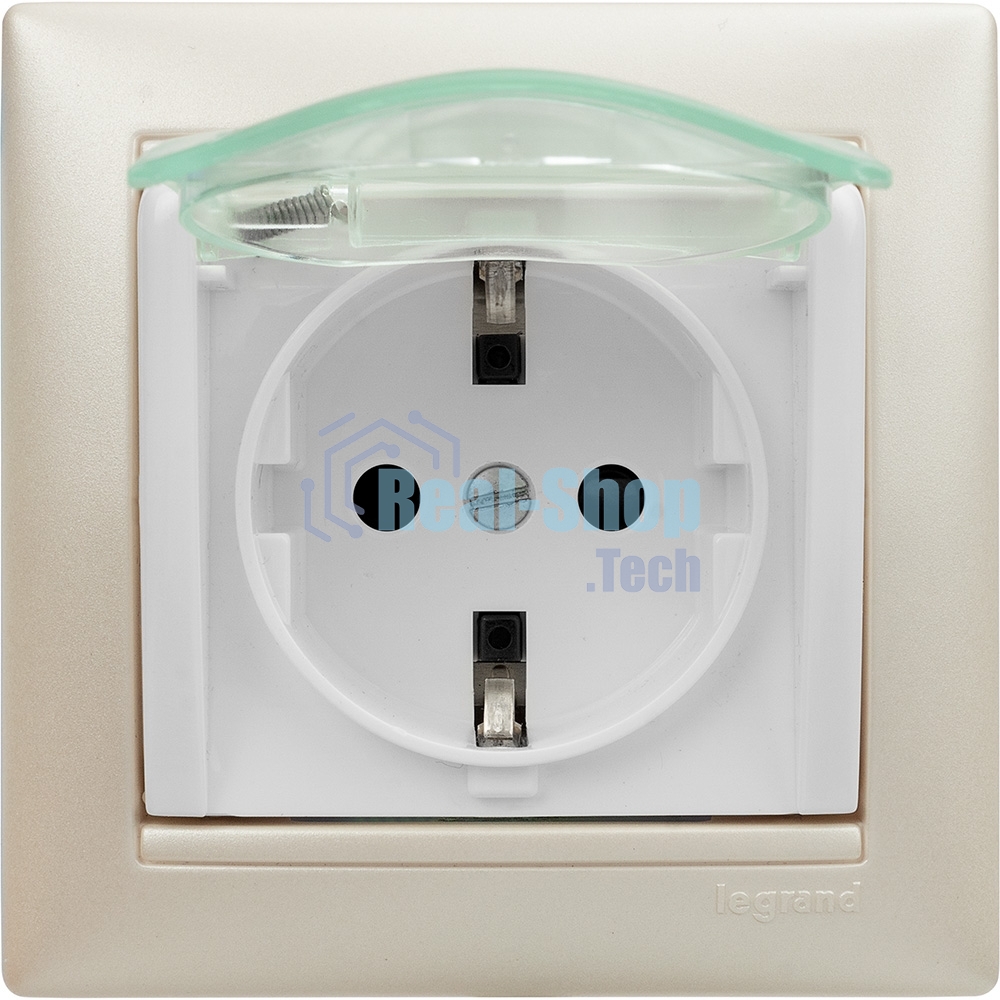 Розетка Legrand Valena 774220 влагозащищенная IP44 с заземлением с крышкой и защитными шторками (белая)