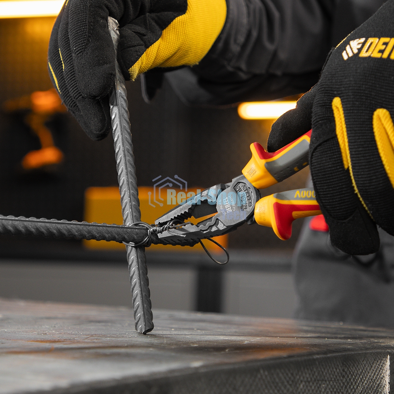 Плоскогубцы комбинированные Denzel диэлектрические трехкомпонентные рукоятки до 1000 В, 180 мм