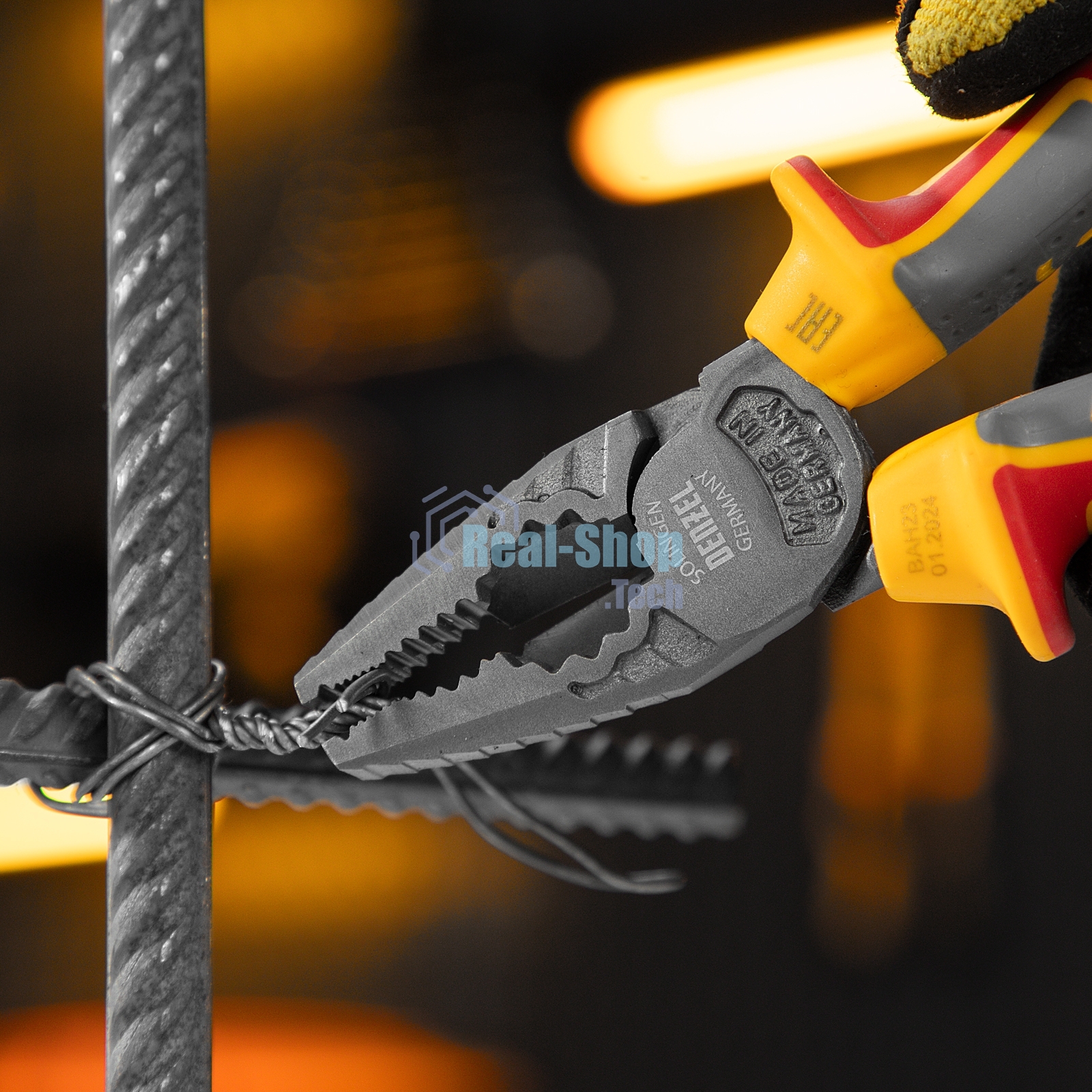 Плоскогубцы комбинированные Denzel диэлектрические трехкомпонентные рукоятки до 1000 В, 180 мм