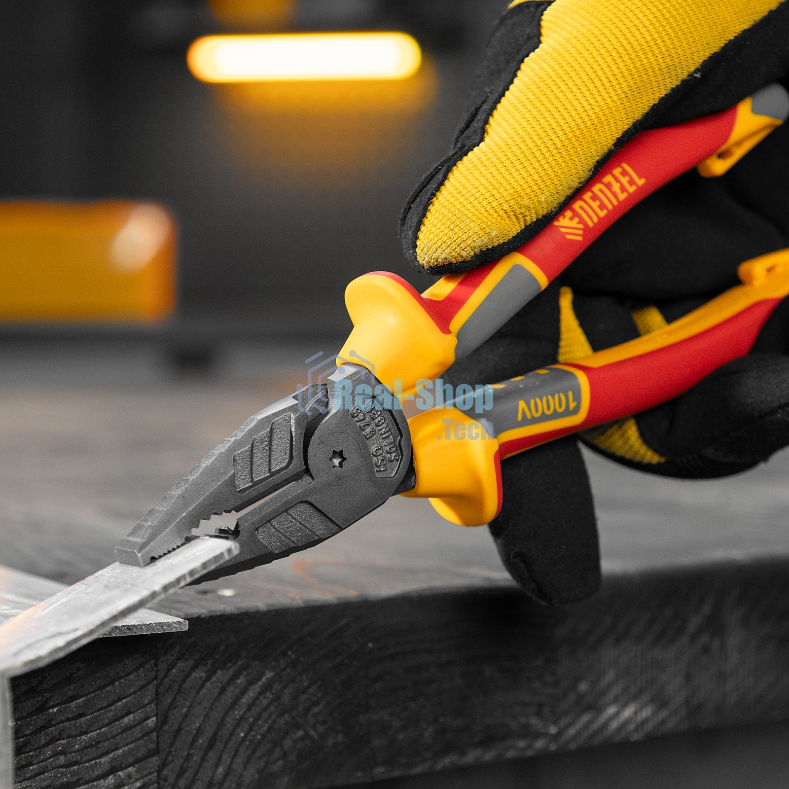 Плоскогубцы комбинированные Denzel диэлектрические трехкомпонентные рукоятки до 1000 В, 180 мм