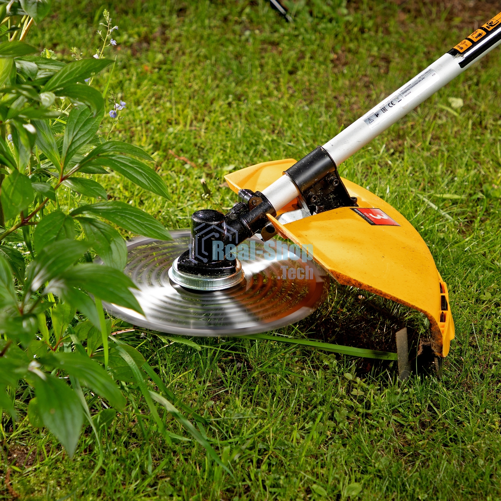 Триммер бензиновый Denzel DT 43S 43см3 2.5 лс. разъемная штанга состоит из 2 частей